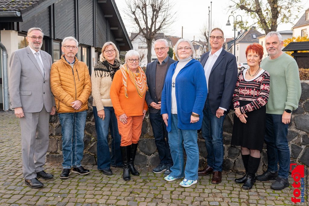 Der neu gewählte Kreisvorstand der Senioren Union Limburg-Weilburg v.l.n.r.:Joachim Veyhelmann, Hans-Josef Keul, Irmgard Kirchberg, Traudlinde Tumala, Karl-Heinz Schäfer, Irmgard Claudi, Harald Hoppe, Inge Drossard-Gintner, Helmut Schäfer Es fehlen: Martina Deißenroth, Reinhard Rauner, Rotraud Thieser, Christine Große, Thomas Meister, Gabriele Kramp, Annemarie Heimann-Kremer,